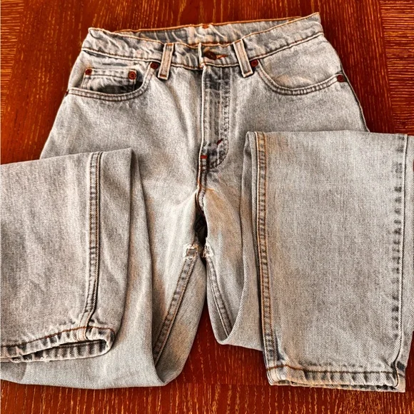 Vintage Levi's women’s Relaxed Fit, Tapered Leg Jeans 28x32 - Picture 2 of 4